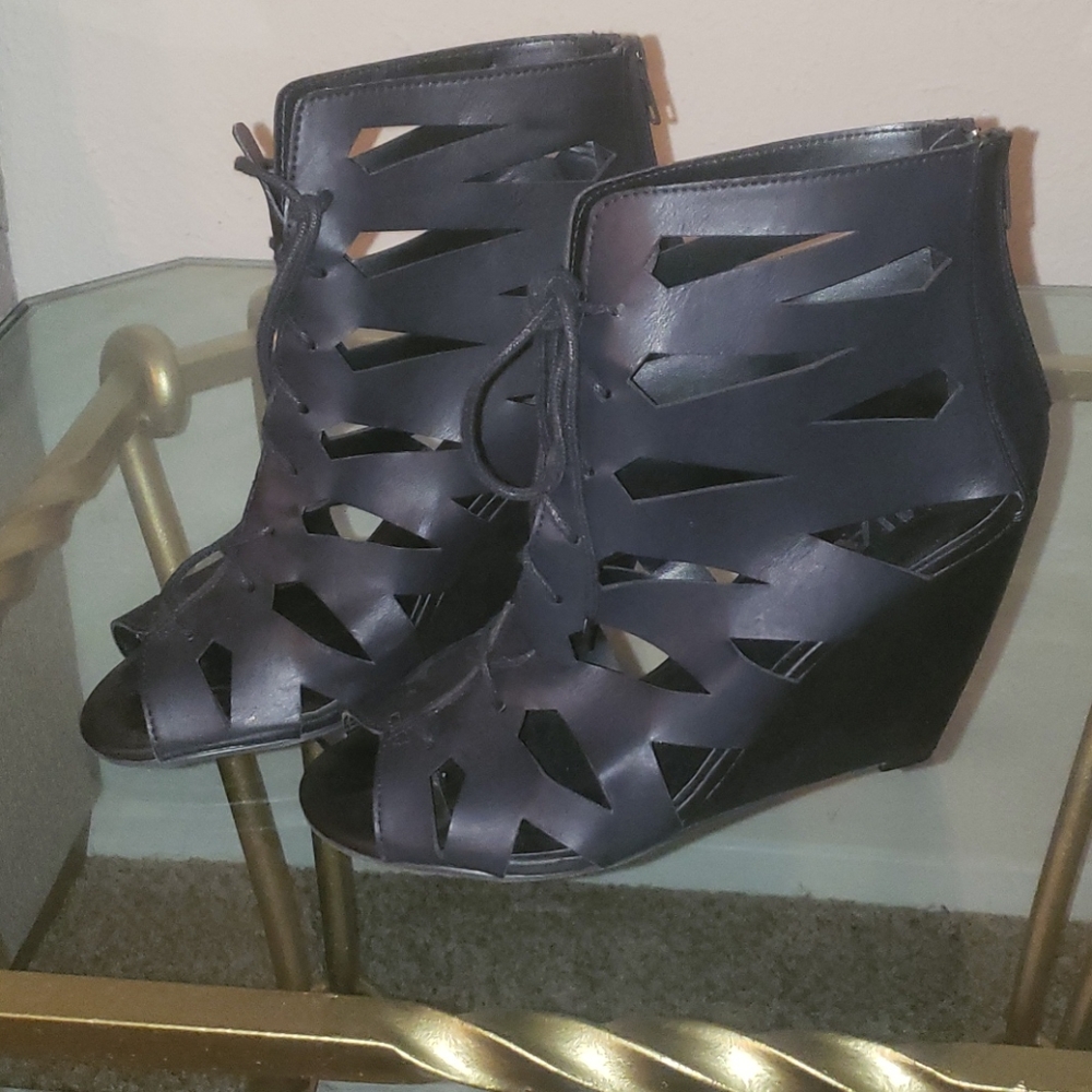 Shoe